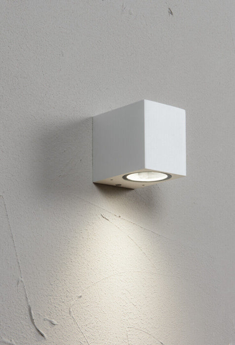 Airam Sund seinävalaisin    IP 44 valkoinen