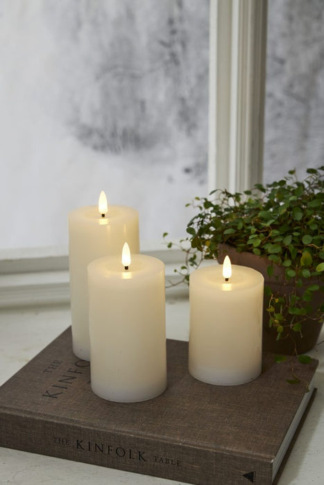 Flamme Flow LED-kynttilä valkoinen 15 cm