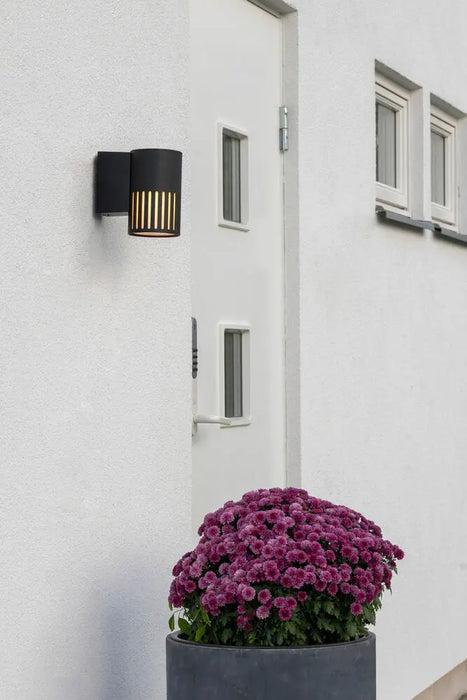 Konstsmide Pistoia ulkoseinävalaisin musta IP 54