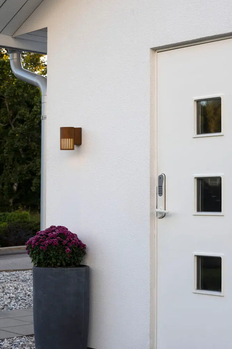 Konstsmide Pistoia ulkoseinävalaisin ruoste  IP 54