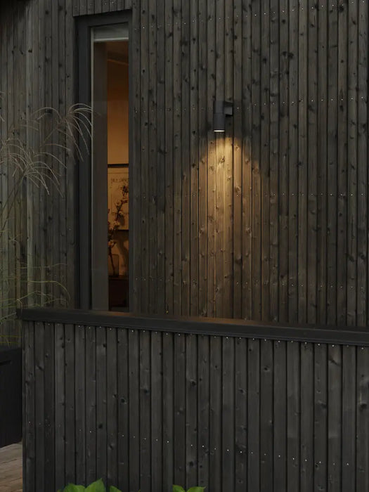 Konstsmide Temi Seinävalaisin alasvalo musta