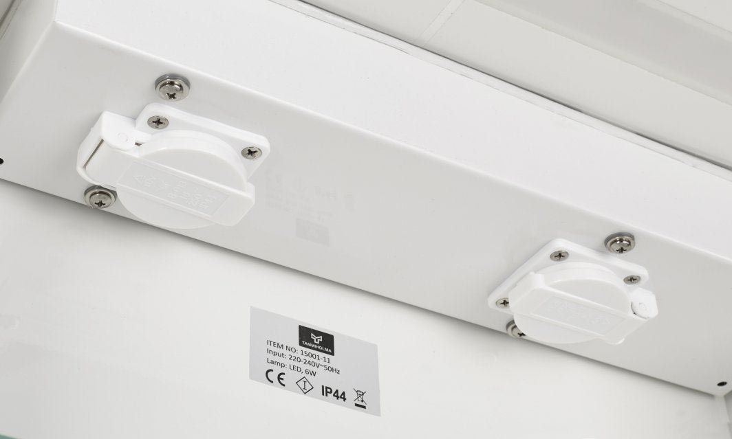 PVC-Peilikaappi LED-valolla ja pistorasioilla IP44