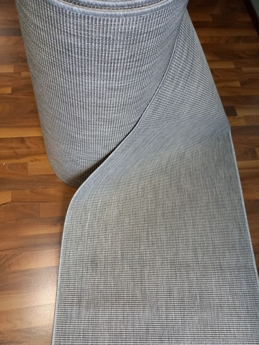 Pilke vaaleanharmaa sileäksikudottu matto leveys  80 cm  26€/m